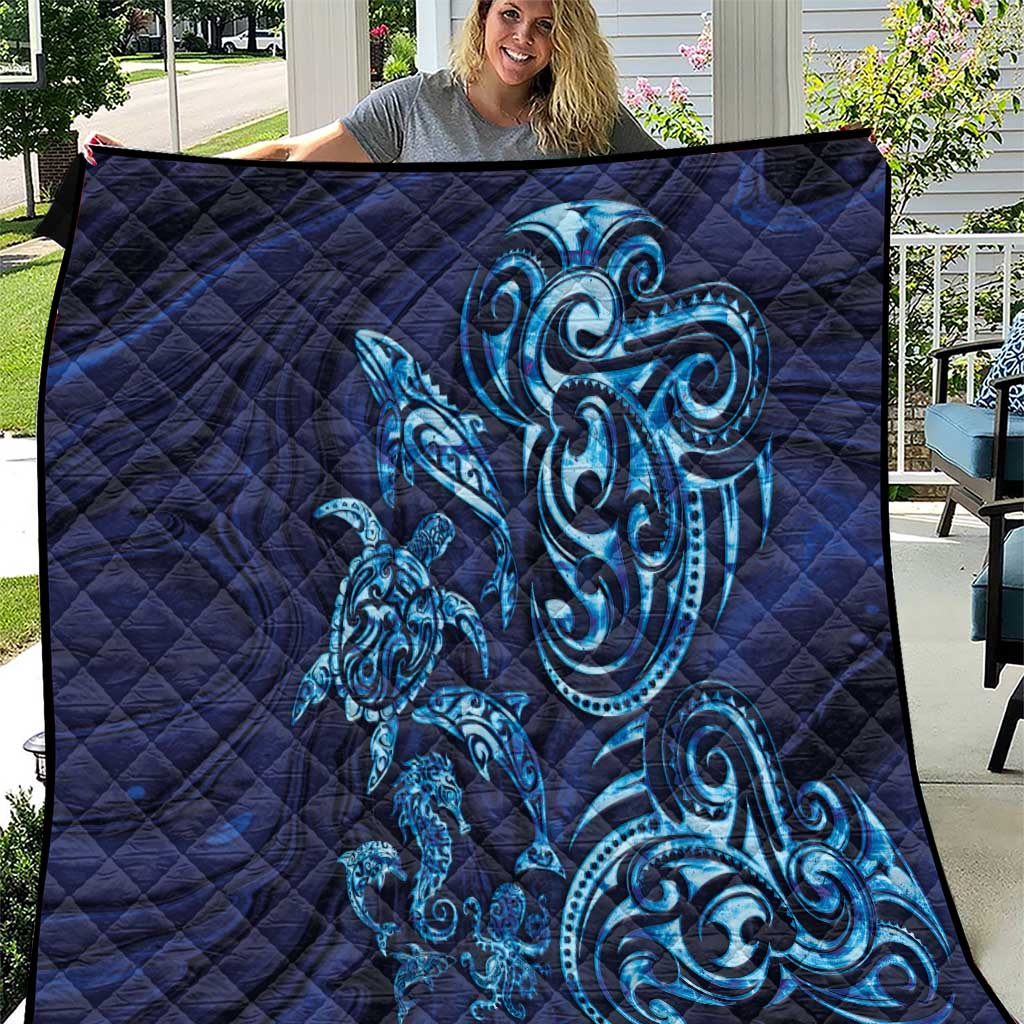 New Zealand Connecting with Seas Quilt Maori Tribal and Sea Animals Tattoo - Sea Texture Glass Style