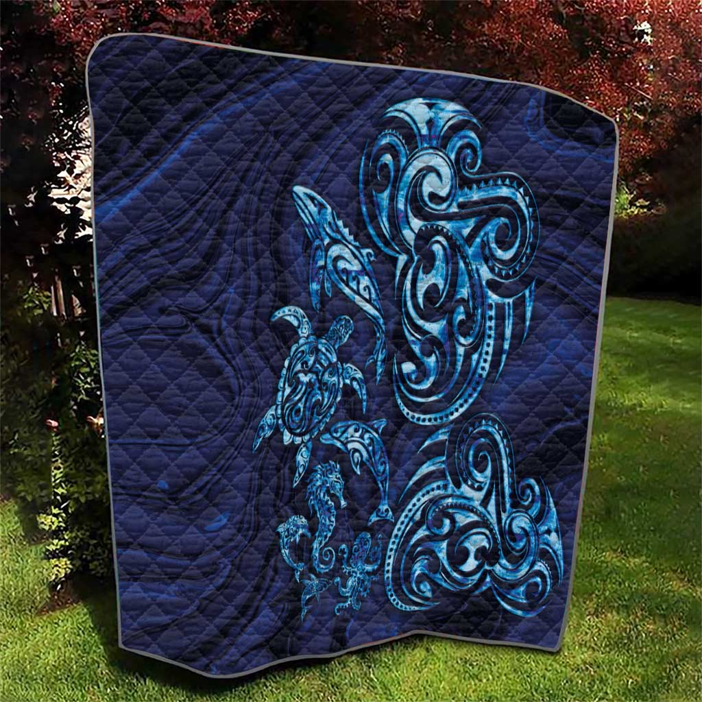 New Zealand Connecting with Seas Quilt Maori Tribal and Sea Animals Tattoo - Sea Texture Glass Style
