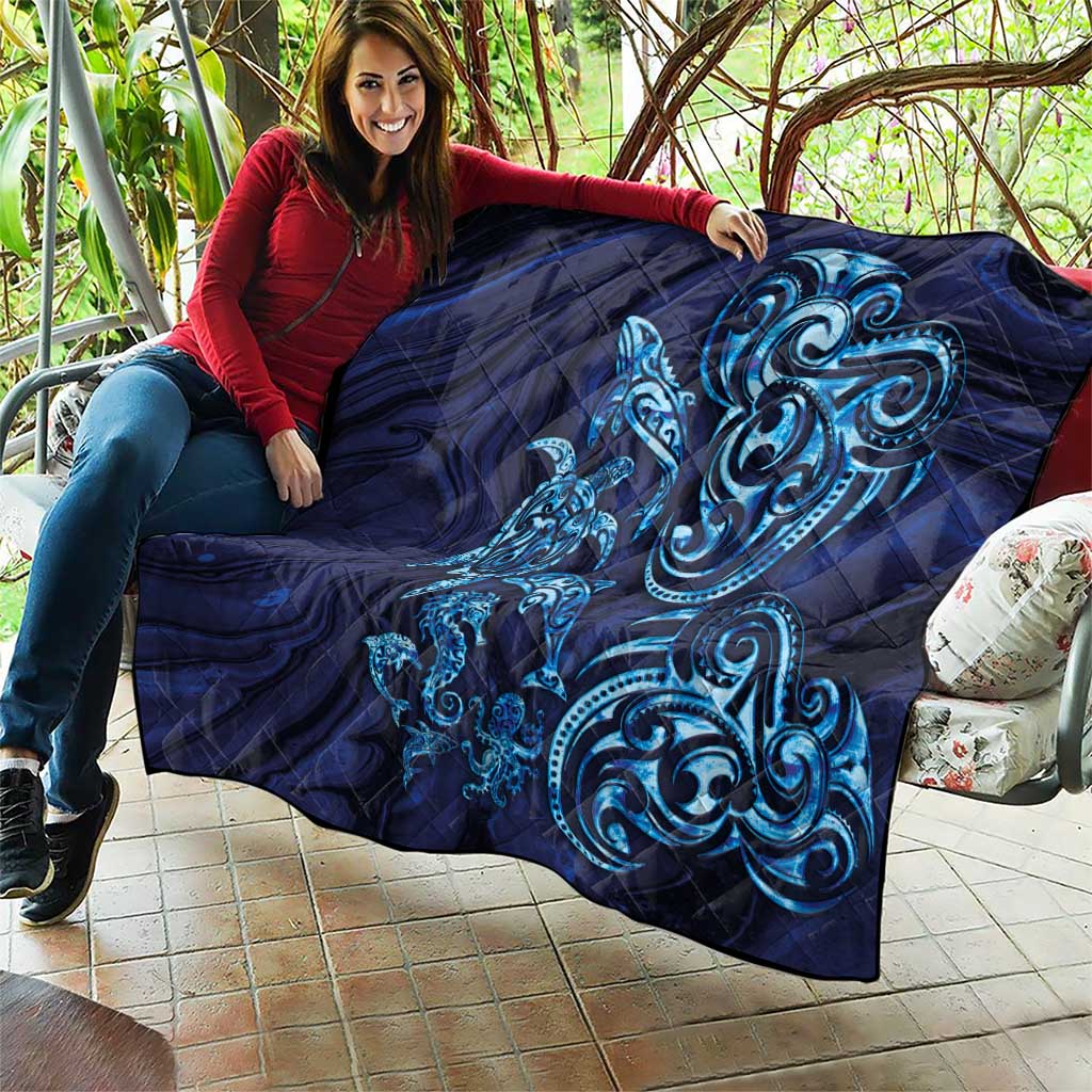 New Zealand Connecting with Seas Quilt Maori Tribal and Sea Animals Tattoo - Sea Texture Glass Style