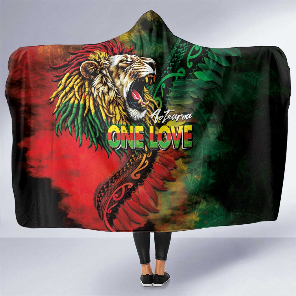 Aotearoa One Love Hooded Blanket Reggae Lion with Kakahu Huruhuru LT03 One Size Black - Polynesian Pride