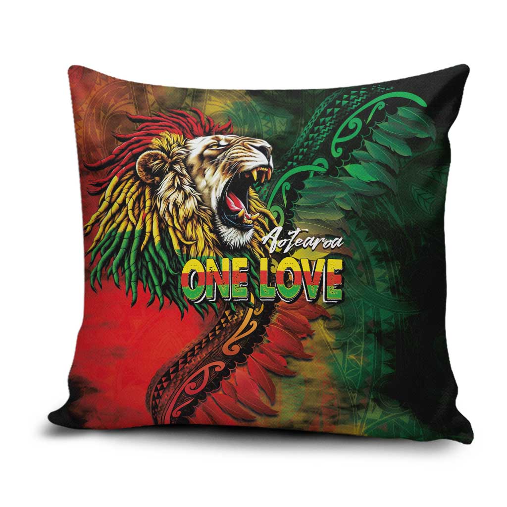 Aotearoa One Love Pillow Cover Reggae Lion with Kakahu Huruhuru LT03 Black - Polynesian Pride