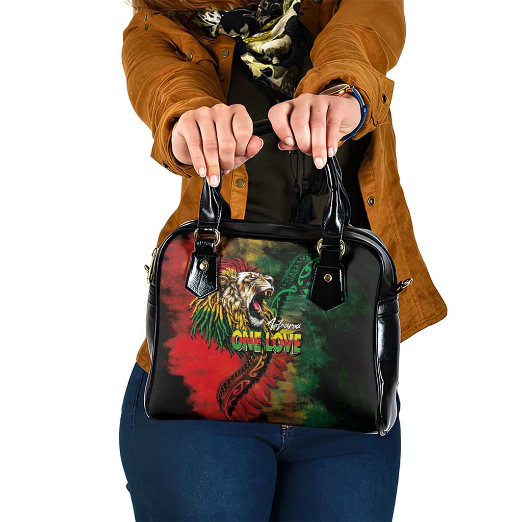 Aotearoa One Love Shoulder Handbag Reggae Lion with Kakahu Huruhuru LT03 One Size Black - Polynesian Pride