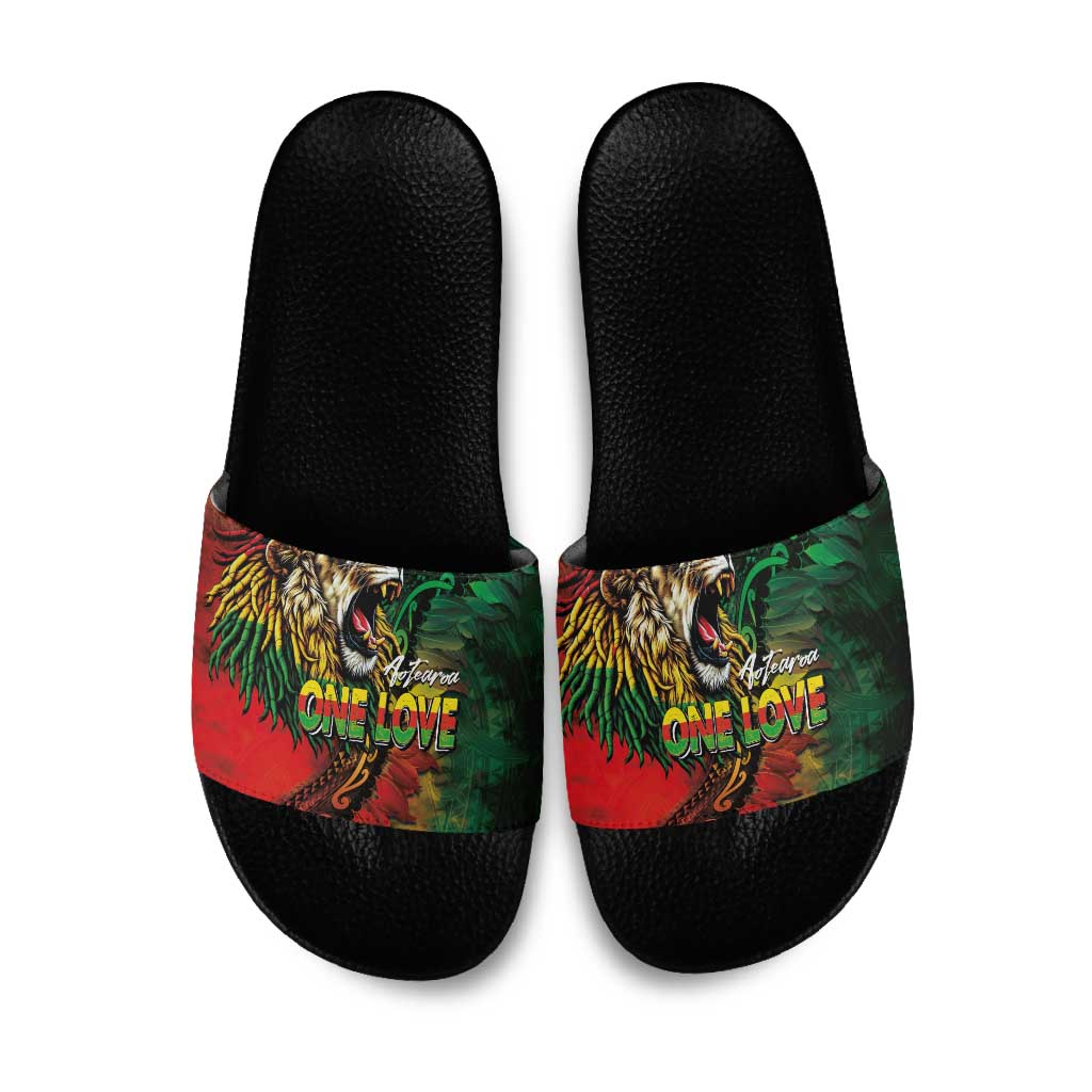 Aotearoa One Love Slide Sandals Reggae Lion with Kakahu Huruhuru LT03 Black - Polynesian Pride