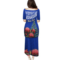 Personalized New Zealand Christmas Puletasi Maori Santa Pikorua and Pohutukawa Meri Kirihimete Blue LT03 - Polynesian Pride