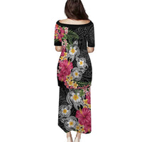 Hawaiian Tropical Flowers and Tribal Turtles Family Matching Puletasi and Hawaiian Shirt Polynesian Art Motifs Black Color - Polynesian Pride
