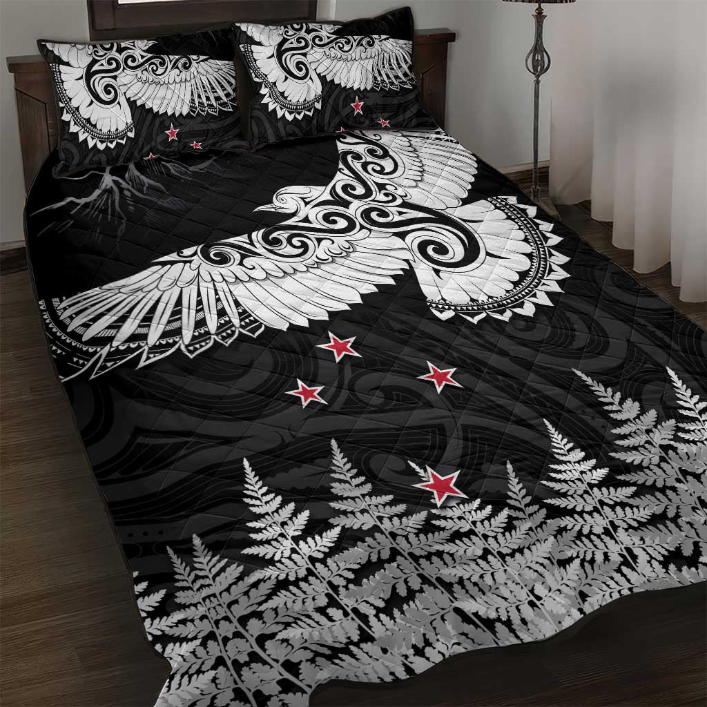 New Zealand Kea Bird Quilt Bed Set Maori Tattoo and Silver Fern Black Color