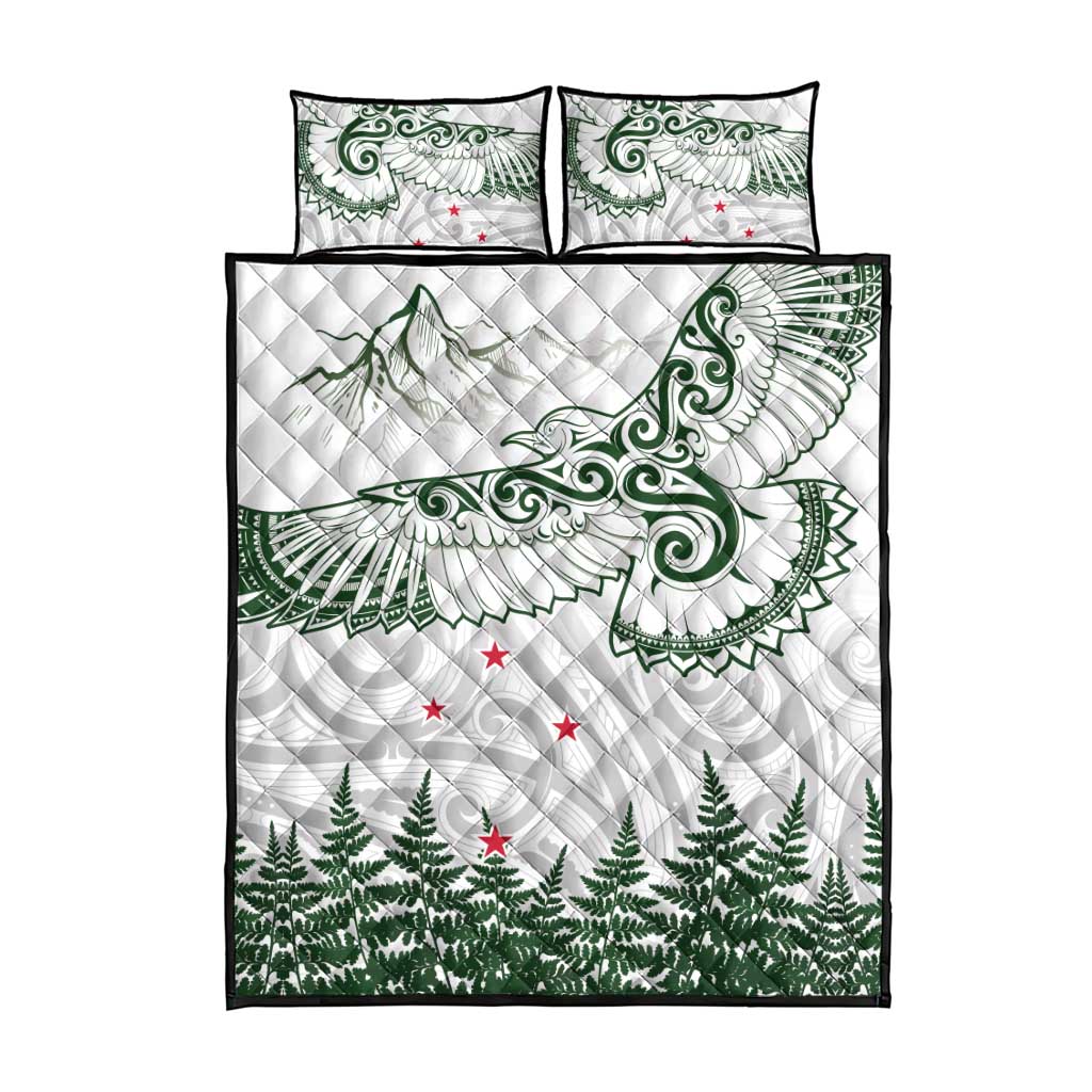 New Zealand Kea Bird Quilt Bed Set Maori Tattoo and Silver Fern Green Color