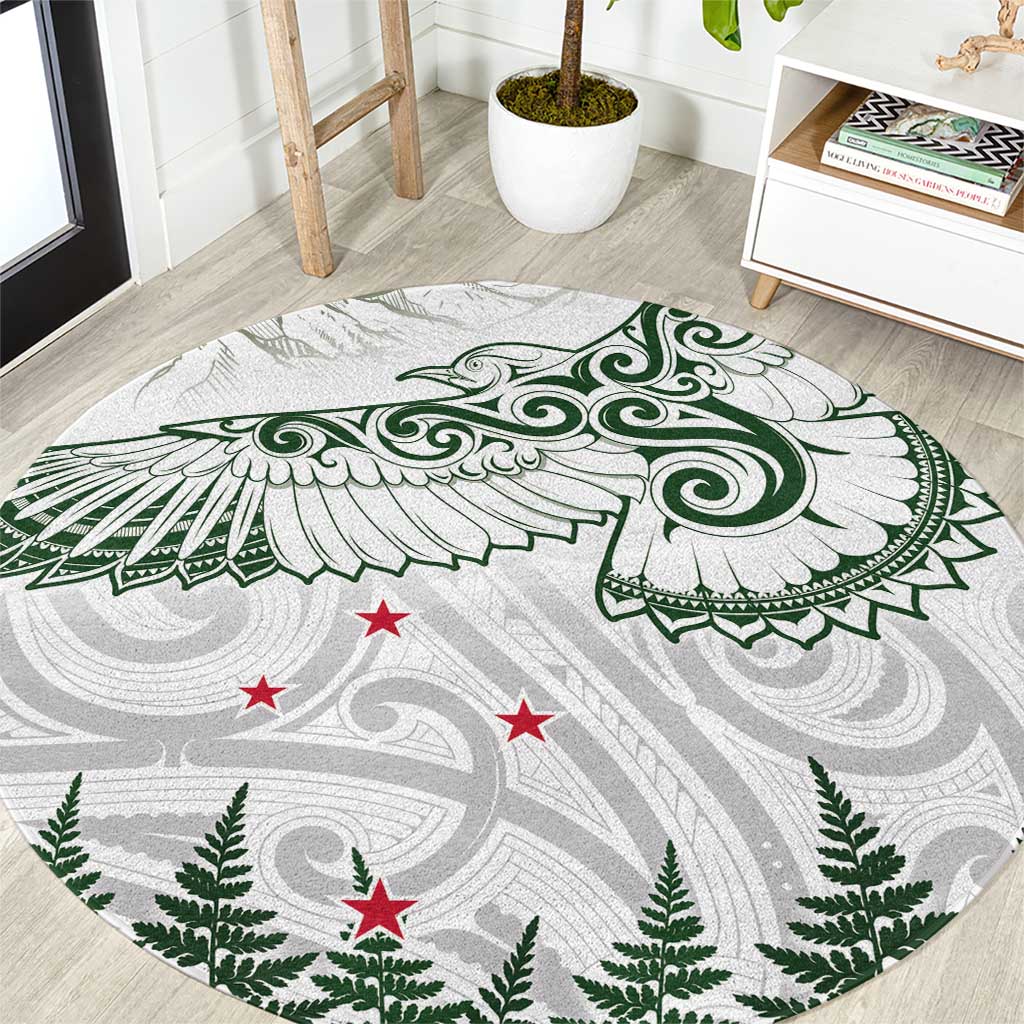 New Zealand Kea Bird Round Carpet Maori Tattoo and Silver Fern Green Color