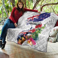 New Zealand Christmas Quilt Meri Kirihimete-Tuatara and Pohutukawa White Color