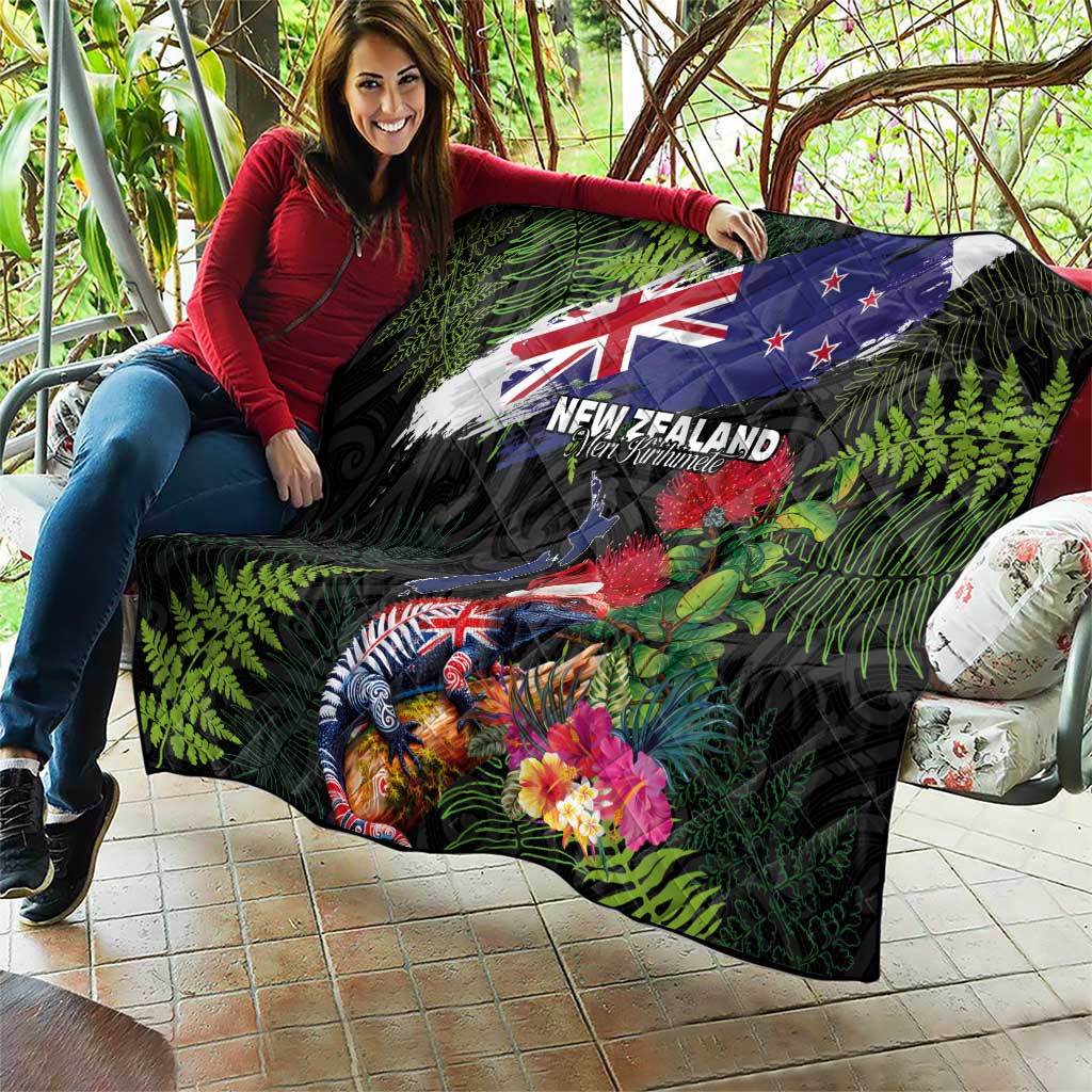 New Zealand Christmas Quilt Meri Kirihimete-Tuatara and Pohutukawa Black Color