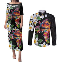 Hawaiian Lei Day Couples Matching Puletasi and Long Sleeve Button Shirt Plumeria and Turtle with Polynesian Tribal Pattern LT03 Black - Polynesian Pride