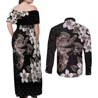 Hawaiian Lei Day Couples Matching Off Shoulder Maxi Dress and Long Sleeve Button Shirt Plumeria and Turtle with Polynesian Tribal Pattern Grayscale Color LT03 - Polynesian Pride
