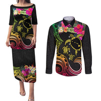 Hawaii Turtle Day Couples Matching Puletasi and Long Sleeve Button Shirt Polynesian Tattoo and Hibiscus Flowers LT03 Black - Polynesian Pride