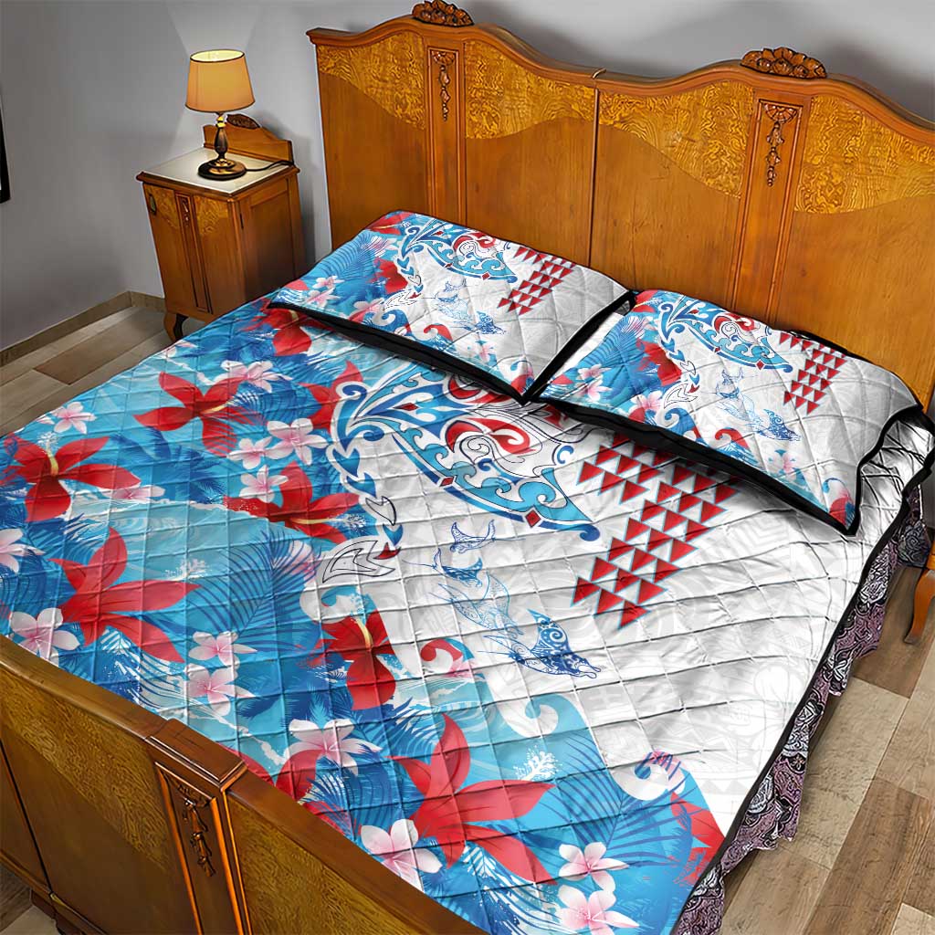 Hawaiian Tribal Manta Ray Quilt Bed Set Kakau Tattoo and Flowers Surfing Waves Pattern Ocean Color
