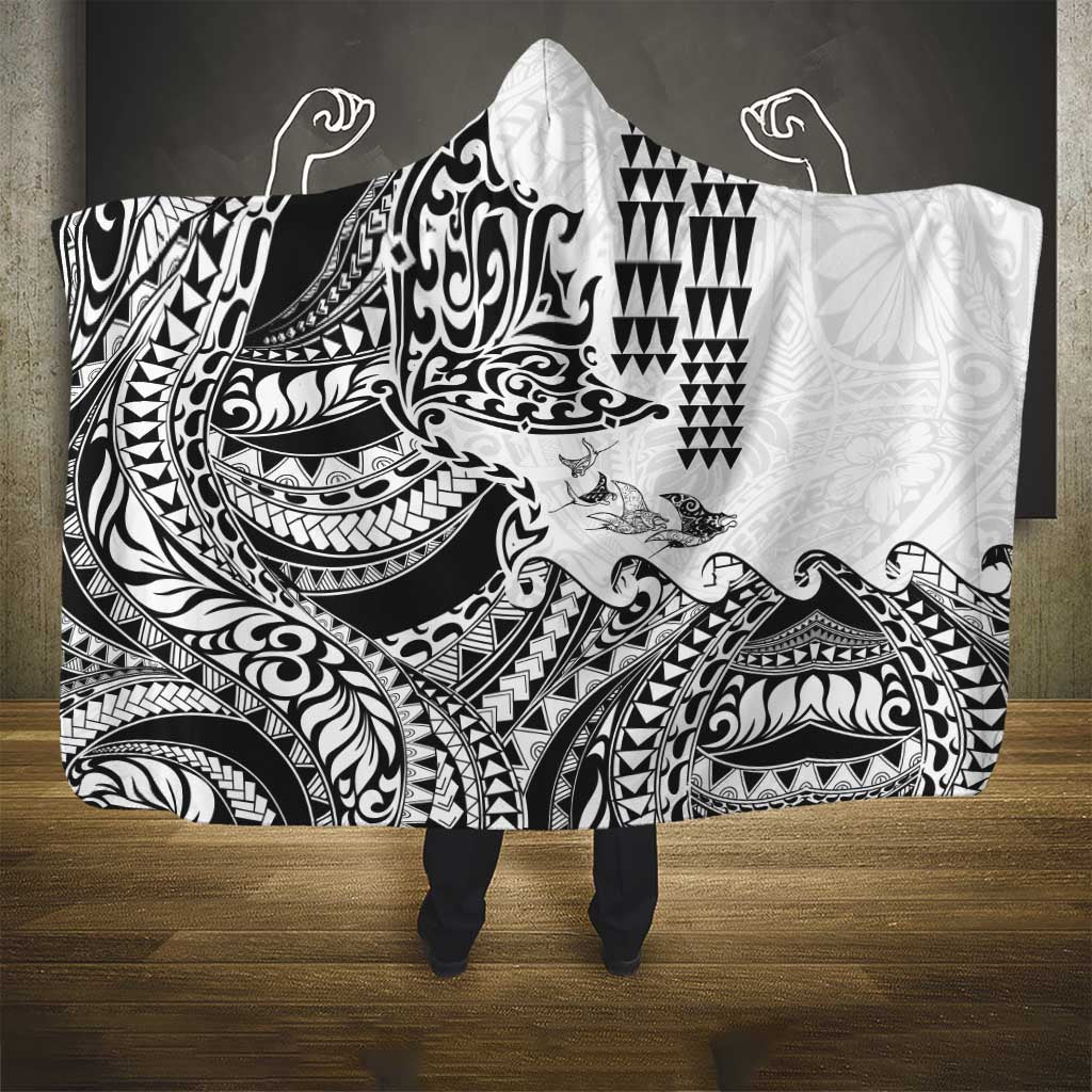 Hawaiian Tribal Manta Ray Hooded Blanket Kakau Tattoo and Polynesian Art Motif Pattern LT03 - Polynesian Pride
