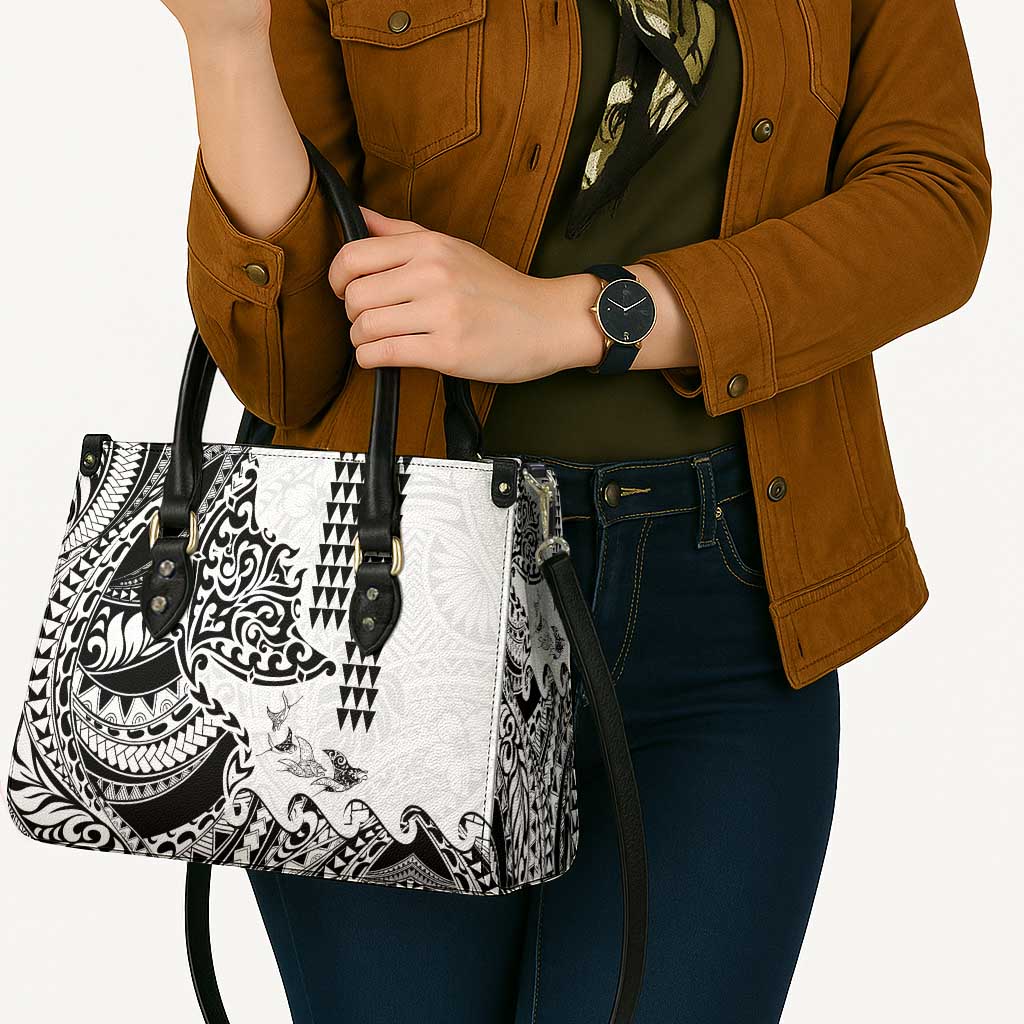 Hawaiian Tribal Manta Ray Leather Bag Kakau Tattoo and Polynesian Art Motif Pattern LT03 - Polynesian Pride
