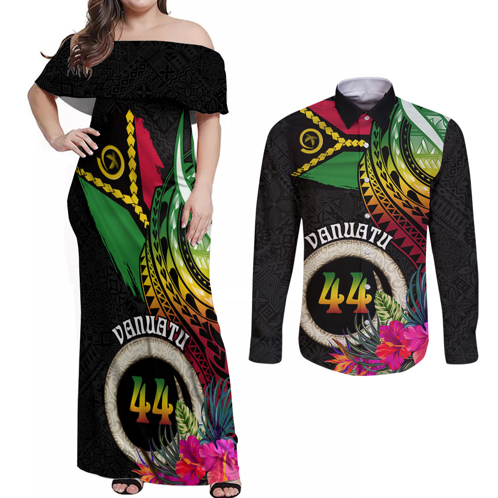 Personalised Vanuatu 44th Anniversary Couples Matching Off Shoulder Maxi Dress and Long Sleeve Button Shirt Boars Tusk Tugeta Yumi Selebretem Indipendens Dei LT03 Black - Polynesian Pride