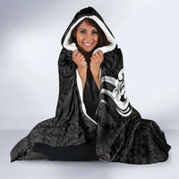 Hawaiian Manta Rays Hooded Blanket Tribal Hibiscus Polynesian Tattoos Black Color - Polynesian Pride