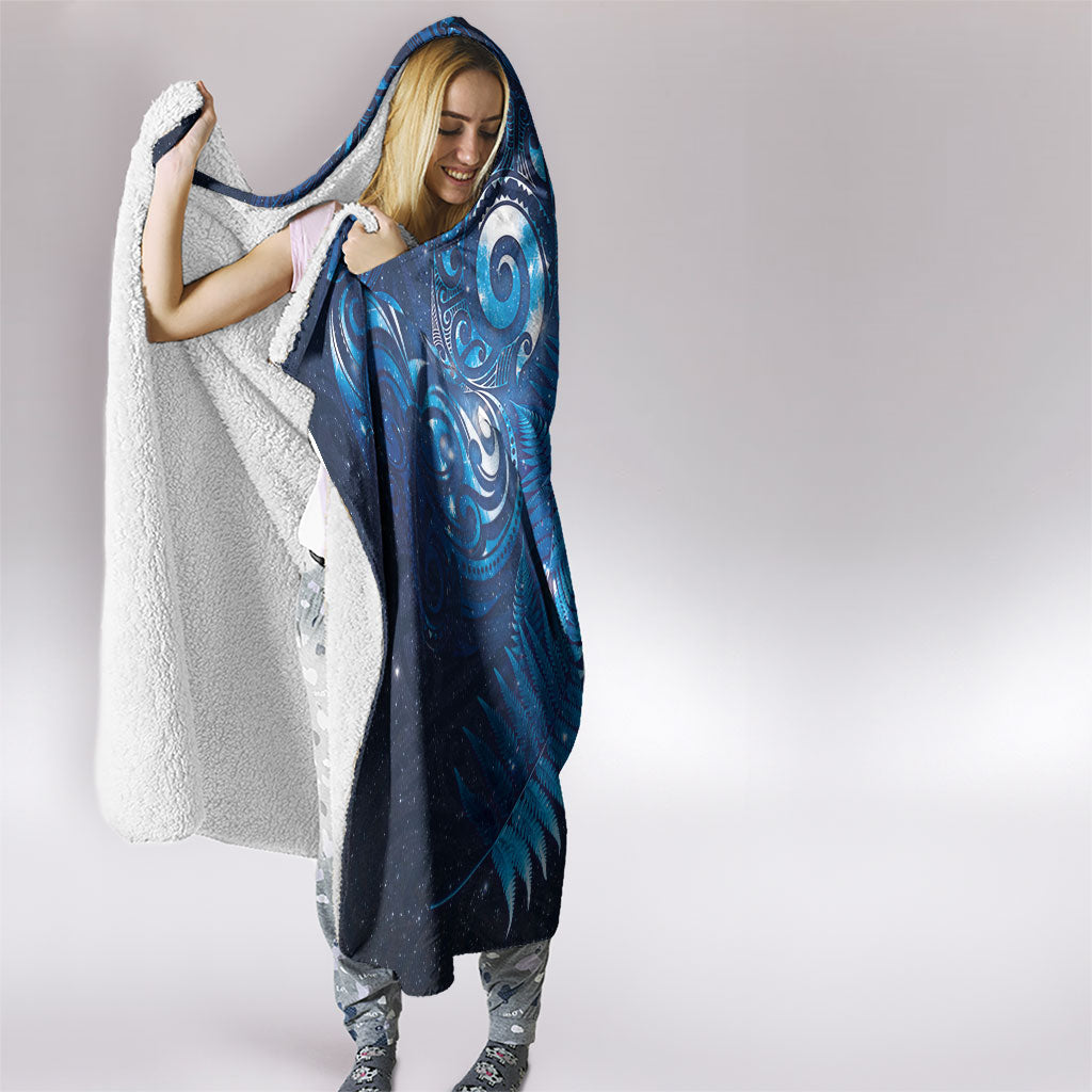 Aotearoa New Zealand New Year Hooded Blanket Tribal Koru Tattoo Blue Galaxy Maori Silver Fern