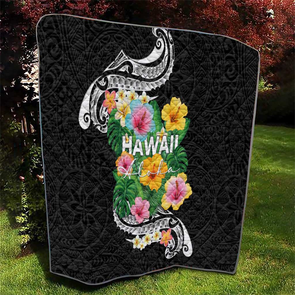 Hawaii Aloha Tropical Leaves and Flower Quilt with Polynesian Art Tattoo Black Color - Polynesian Pride