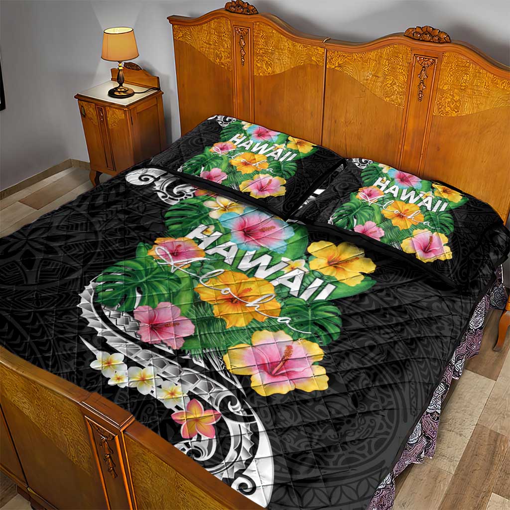 Hawaii Aloha Tropical Leaves and Flower Quilt Bed Set with Polynesian Art Tattoo Black Color - Polynesian Pride