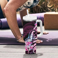 Polynesian Art Tattoo Tumbler With Handle Plumeria Flowers Pink Gradient LT05 - Polynesian Pride