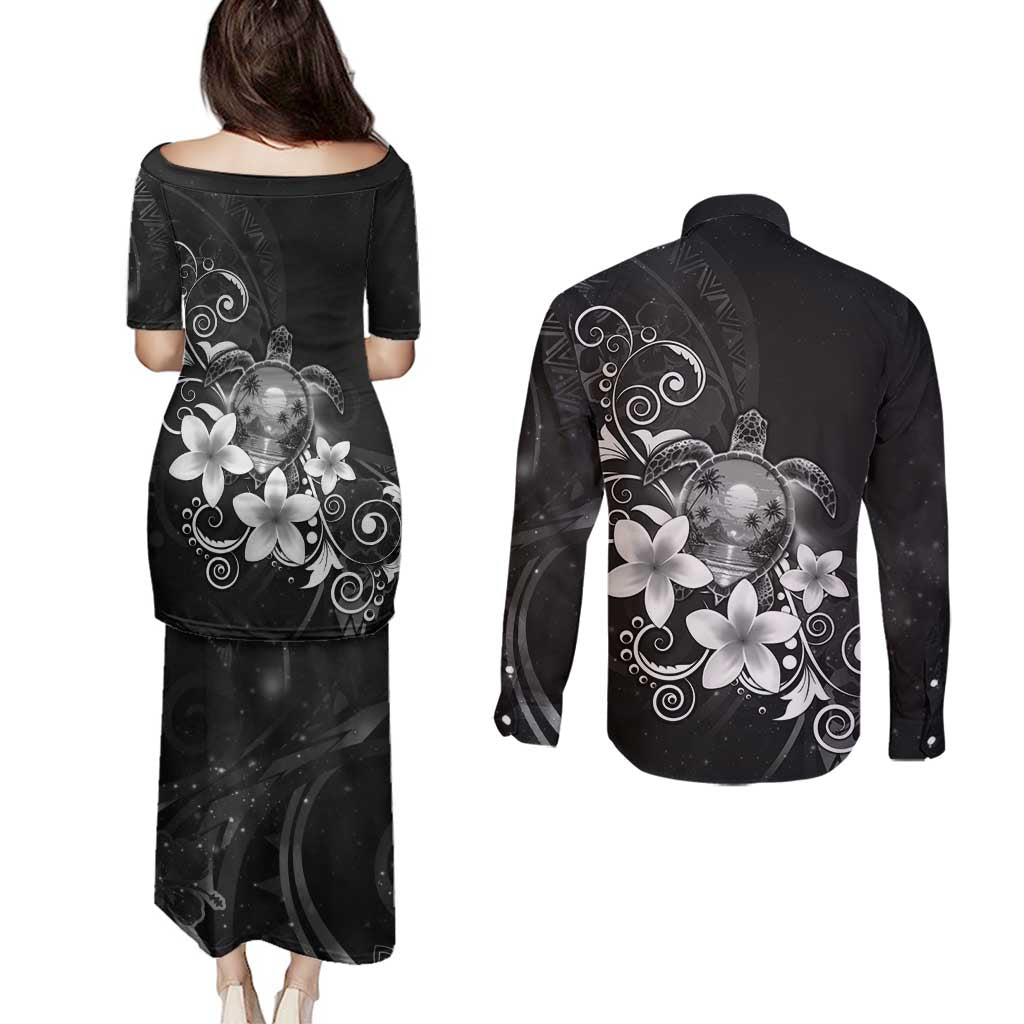 Hawaii Honu Couples Matching Puletasi and Long Sleeve Button Shirt Polynesian Curves Plumeria Grayscale - Polynesian Pride