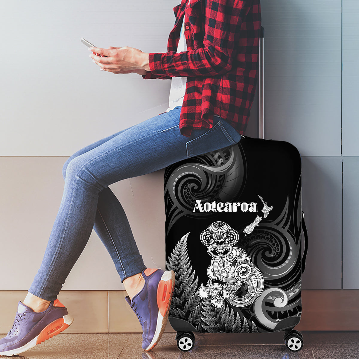 New Zealand Maori Taniwha Luggage Cover Silver Fern Black Version