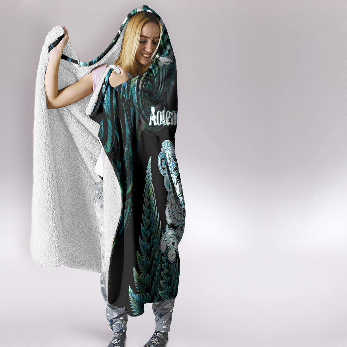 New Zealand Maori Taniwha Hooded Blanket Silver Fern Paua Shell Version LT05 - Polynesian Pride