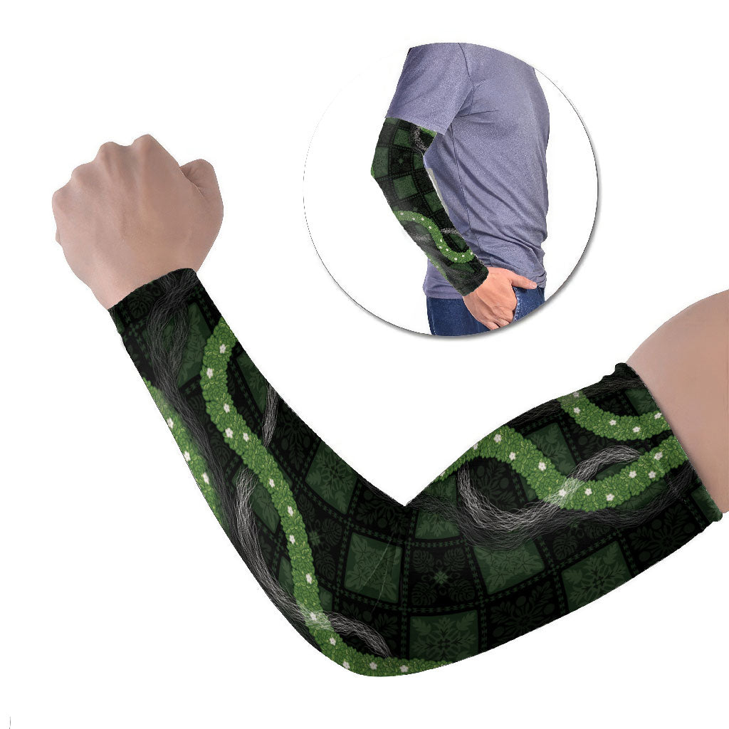 Hawaiian Quilt Arm Sleeves Pele Hair Hinahina Lei Black Version LT05 Set of 2 Black - Polynesian Pride