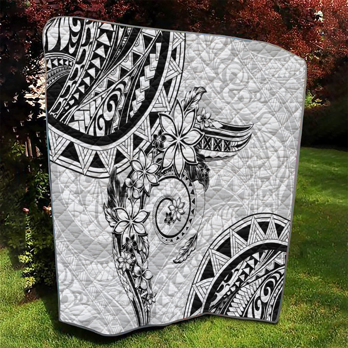 Polynesian Pattern With Plumeria Flowers Quilt White