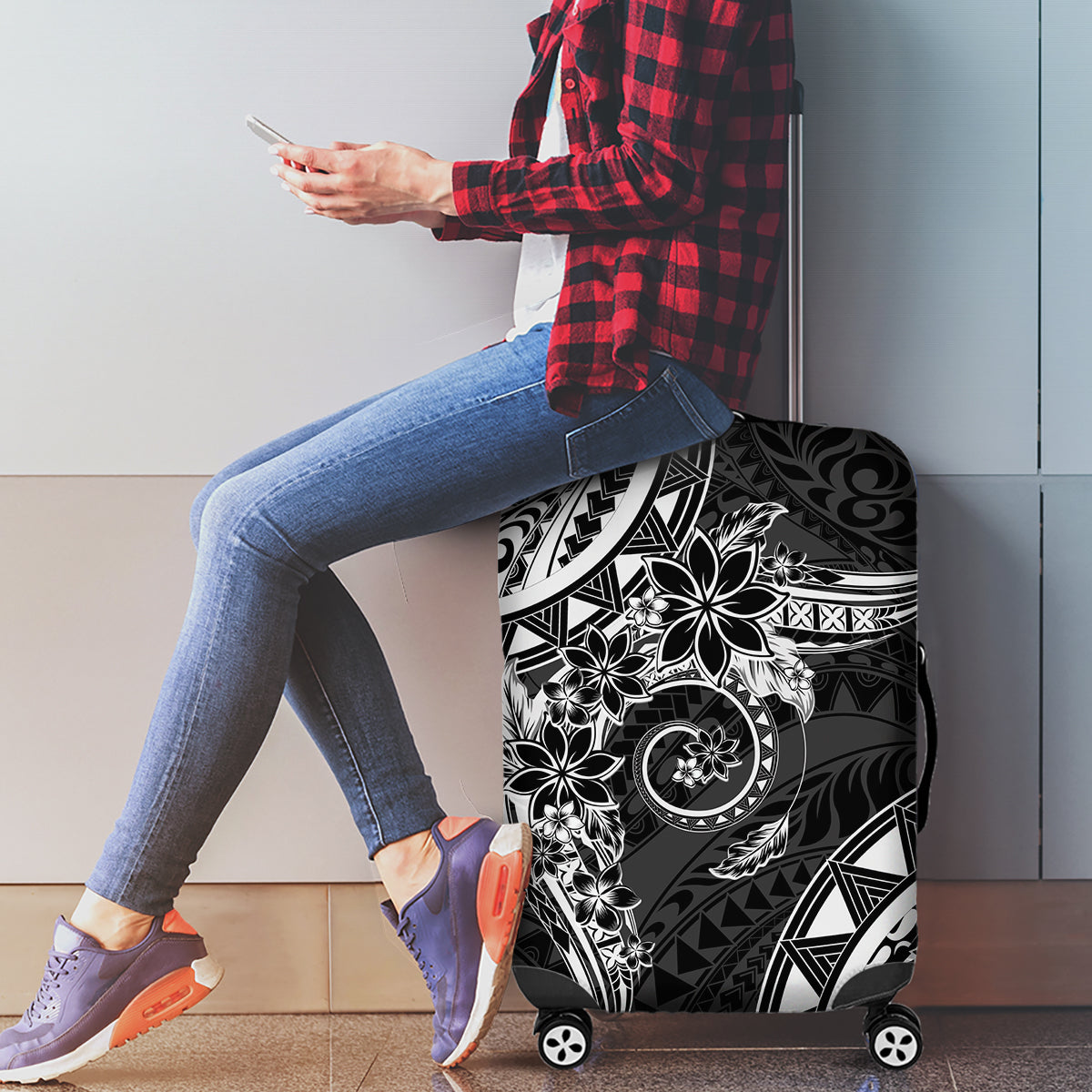 Polynesian Pattern With Plumeria Flowers Luggage Cover Black