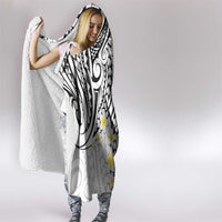 Plumeria With White Polynesian Tattoo Pattern Hooded Blanket LT05 - Polynesian Pride