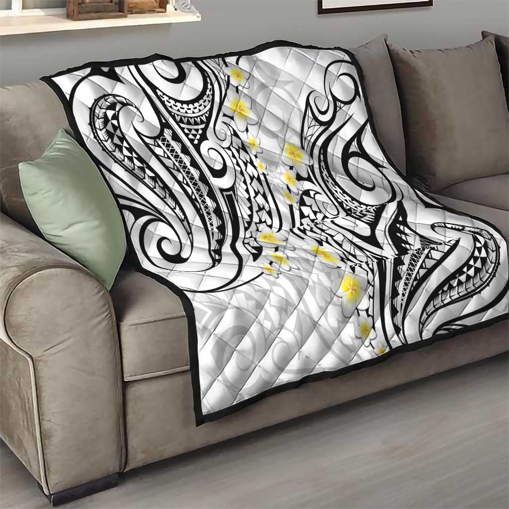 Plumeria With White Polynesian Tattoo Pattern Quilt