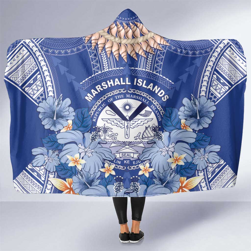 Marshall Islands Jemenei Day Hooded Blanket Polynesian Tribal Tattoo Seashell Necklace