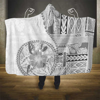 Samoa Siapo Elegant Hooded Blanket Hibiscus White Motifs LT05 - Polynesian Pride