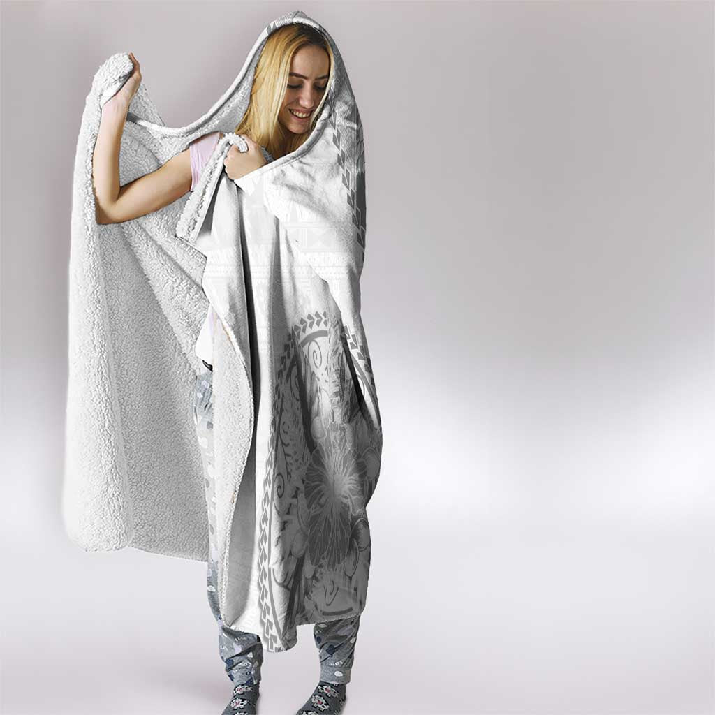 Samoa Siapo Elegant Hooded Blanket Hibiscus White Motifs LT05 - Polynesian Pride