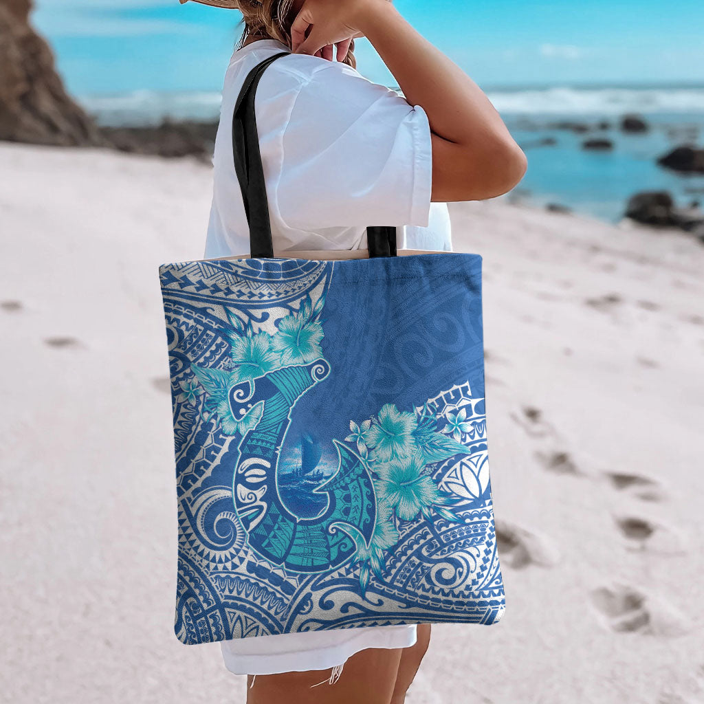 Hawaii Discoverers Day Tote Bag Polynesian Fish Hook With Hibiscus Blue LT05 - Polynesian Pride