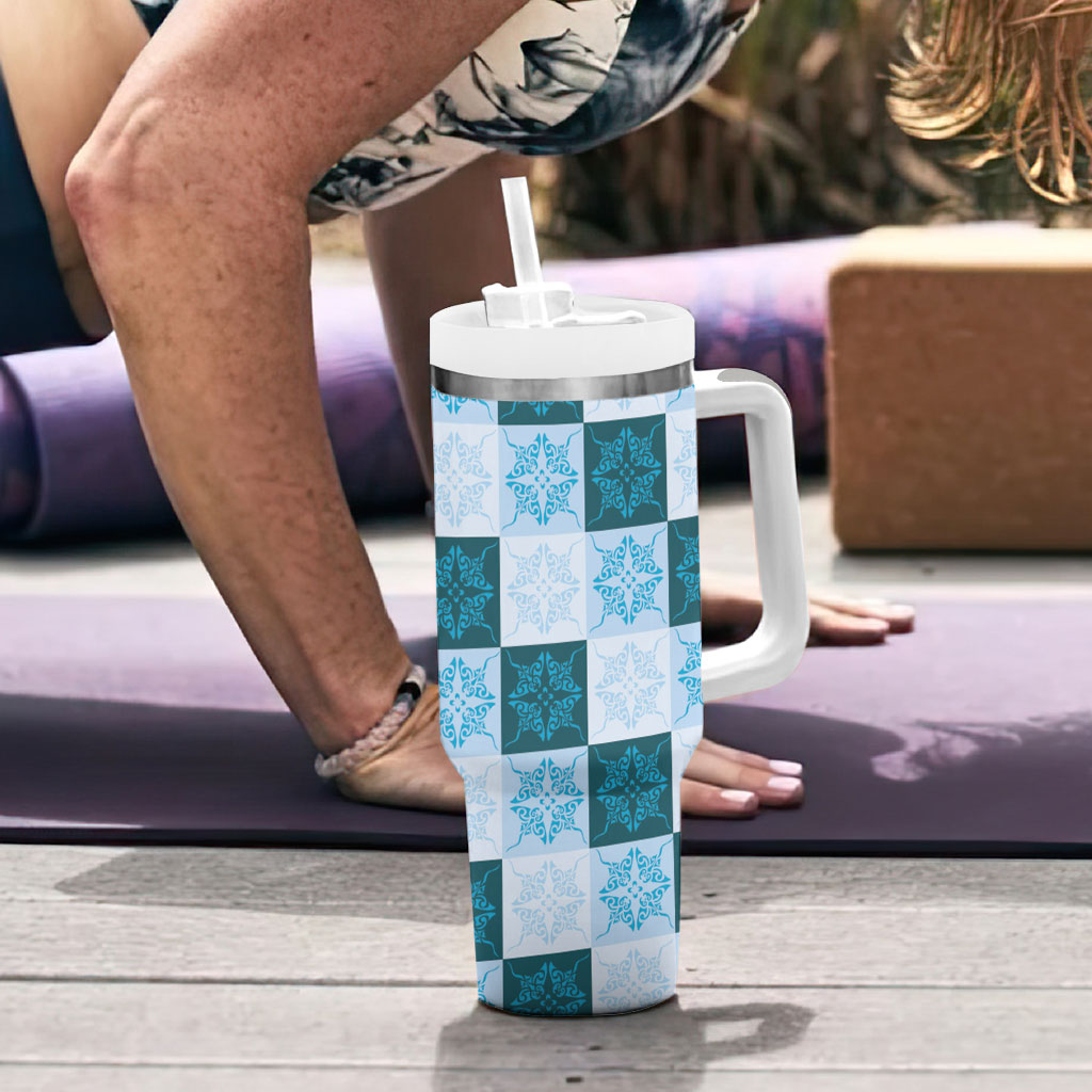 Cyan Manta Ray Hawaiian Quilt Motif Tumbler With Handle