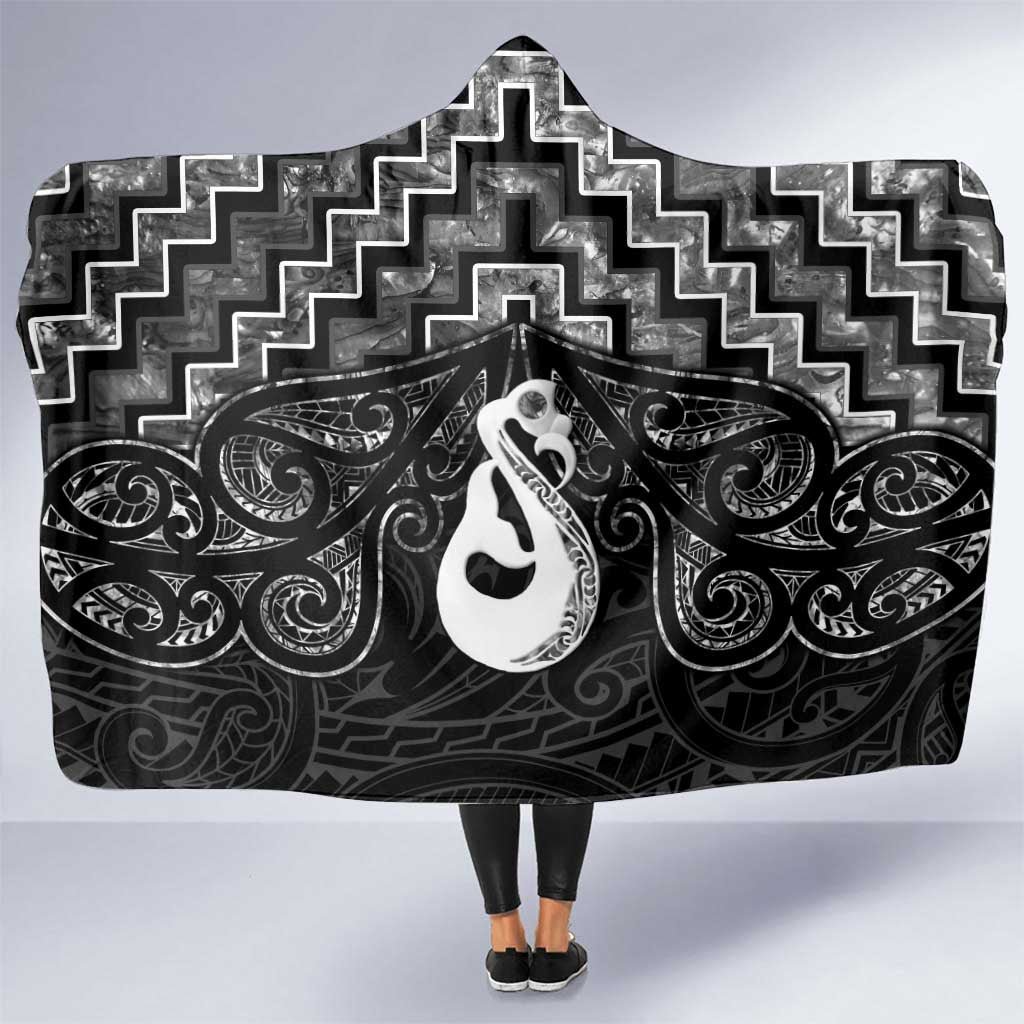 New Zealand Maori Hooded Blanket Poutama Manaia Black Paua Shell LT05 One Size Black - Polynesian Pride