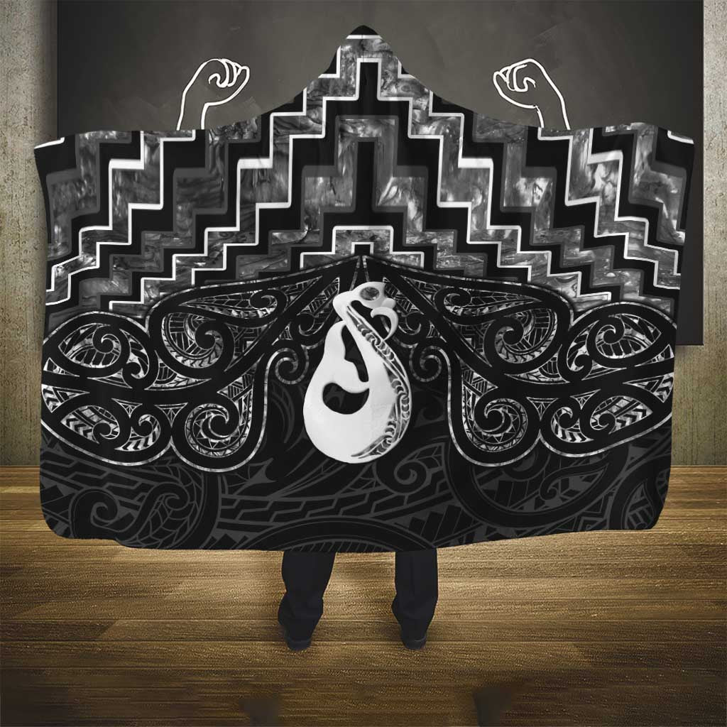 New Zealand Maori Hooded Blanket Poutama Manaia Black Paua Shell LT05 - Polynesian Pride