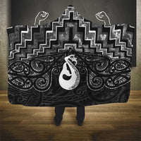 New Zealand Maori Hooded Blanket Poutama Manaia Black Paua Shell LT05 - Polynesian Pride