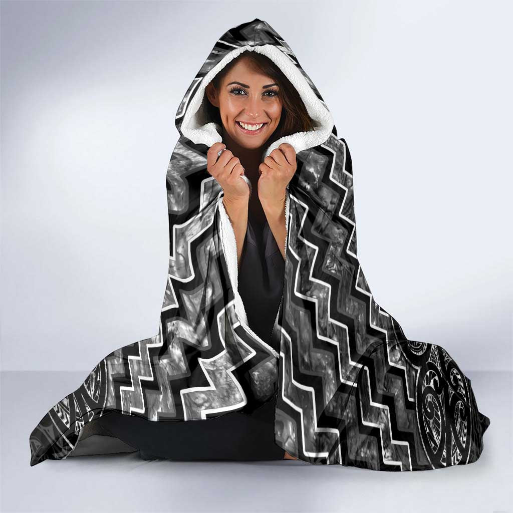 New Zealand Maori Hooded Blanket Poutama Manaia Black Paua Shell LT05 - Polynesian Pride