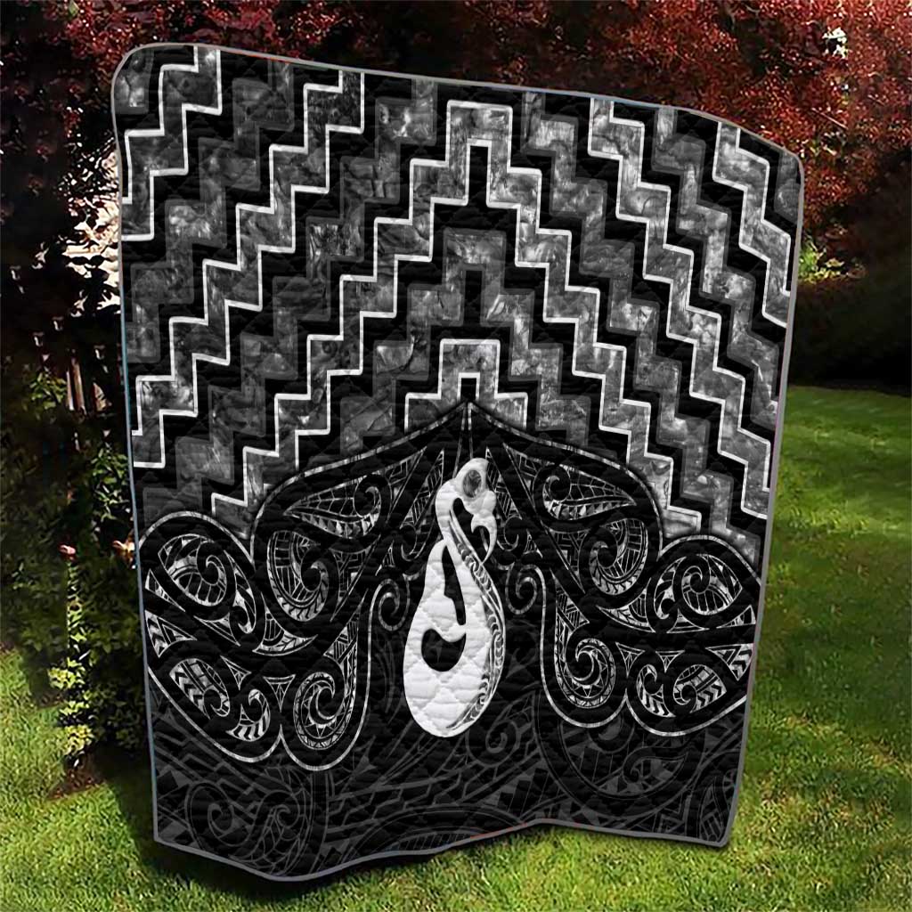 New Zealand Maori Quilt Poutama Manaia Black Paua Shell