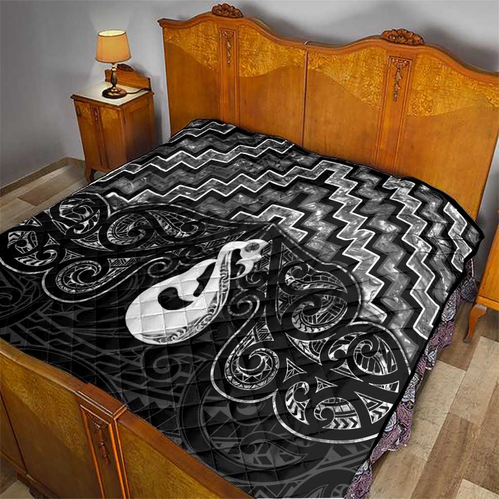 New Zealand Maori Quilt Poutama Manaia Black Paua Shell