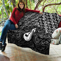 New Zealand Maori Quilt Poutama Manaia Black Paua Shell