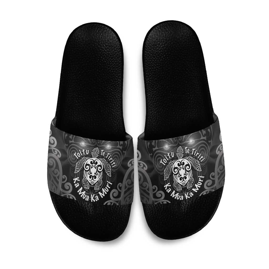 Aotearoa Toitu Te Tiriti Slide Sandals Ka Mua Ka Muri LT05 Black - Polynesian Pride