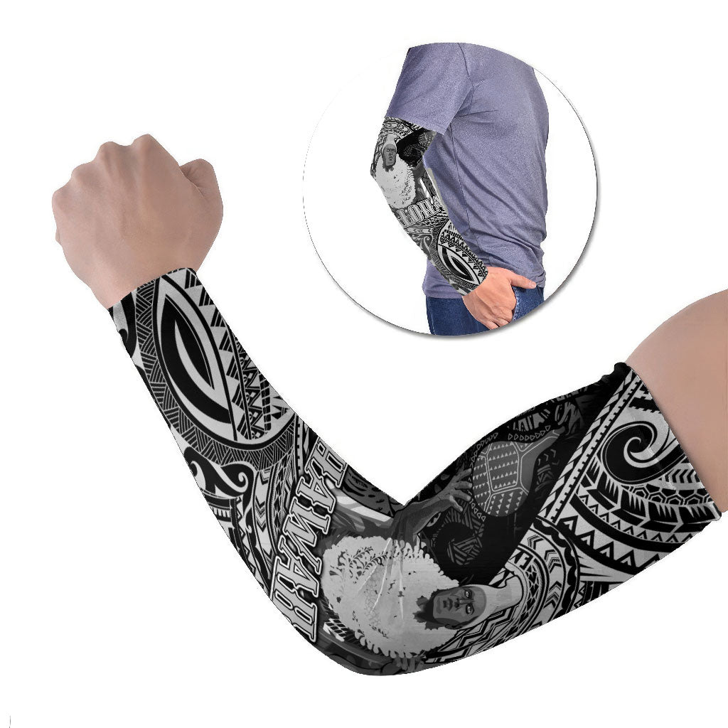 Hawaii King Kamehameha Arm Sleeves With Hawaiian Ipu Motifs Black Version LT05 Set of 2 Black - Polynesian Pride