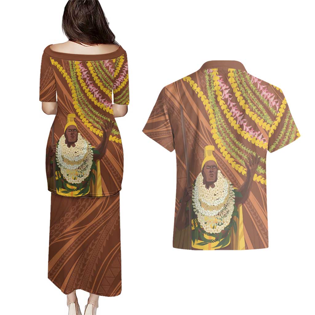 Hawaii King Kamehameha Couples Matching Puletasi and Hawaiian Shirt Hawaiian Kakau Pattern With Leis LT05 - Polynesian Pride