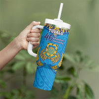 Personalised Tuvalu Independence Day Tumbler With Handle Coat Of Arms With Polynesian Dolphin Tattoo LT05 - Polynesian Pride